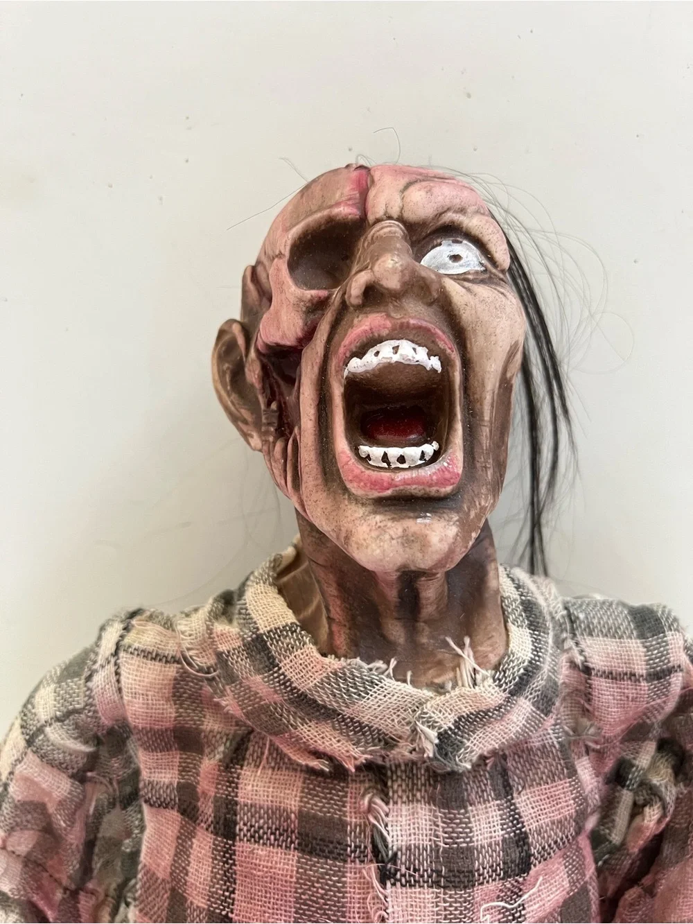 Zombie Torso Halloween Prop Severed Head Horror Haunted House Decor Screaming